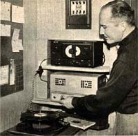 Heinlein nel centro di controllo musicale]